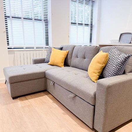 Spacious Modern 1 Bed Apartments In St Neots - Perfect For Contractors & Professionals - Free Parking - Wifi - Fully Equipped Kitchen - Smart Tv Ideal For Work Stays And Long Projects Экстерьер фото
