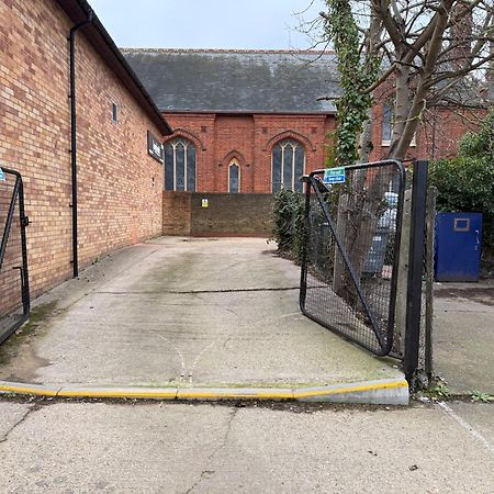 Spacious Modern 1 Bed Apartments In St Neots - Perfect For Contractors & Professionals - Free Parking - Wifi - Fully Equipped Kitchen - Smart Tv Ideal For Work Stays And Long Projects Экстерьер фото