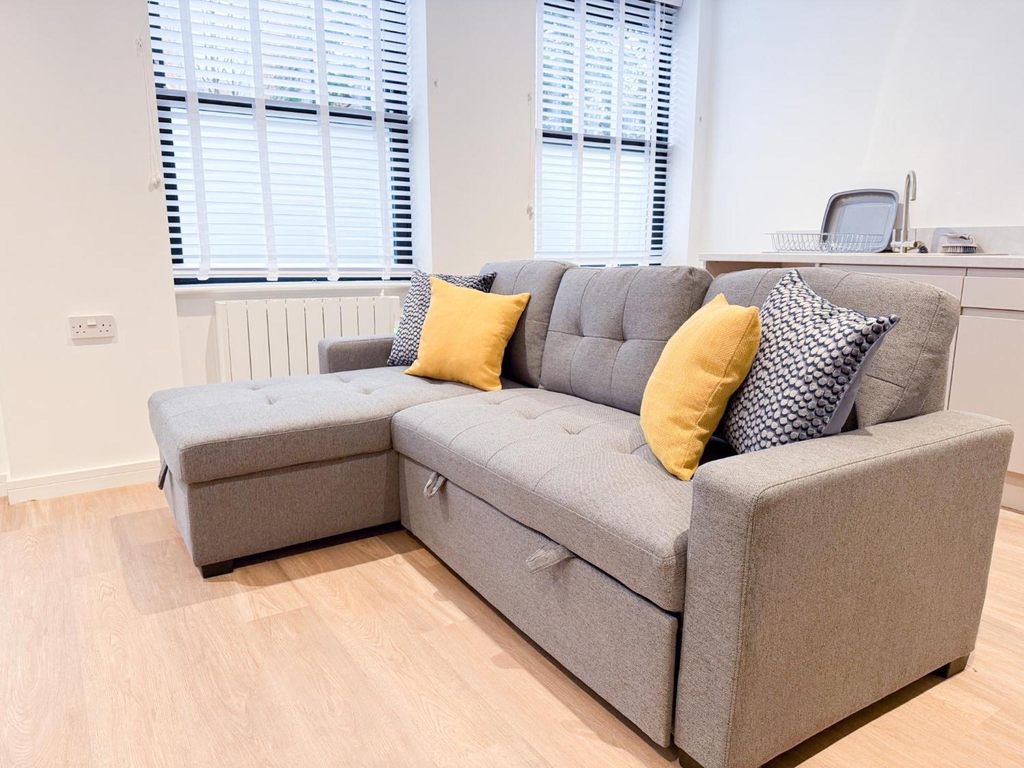Spacious Modern 1 Bed Apartments In St Neots - Perfect For Contractors & Professionals - Free Parking - Wifi - Fully Equipped Kitchen - Smart Tv Ideal For Work Stays And Long Projects Экстерьер фото