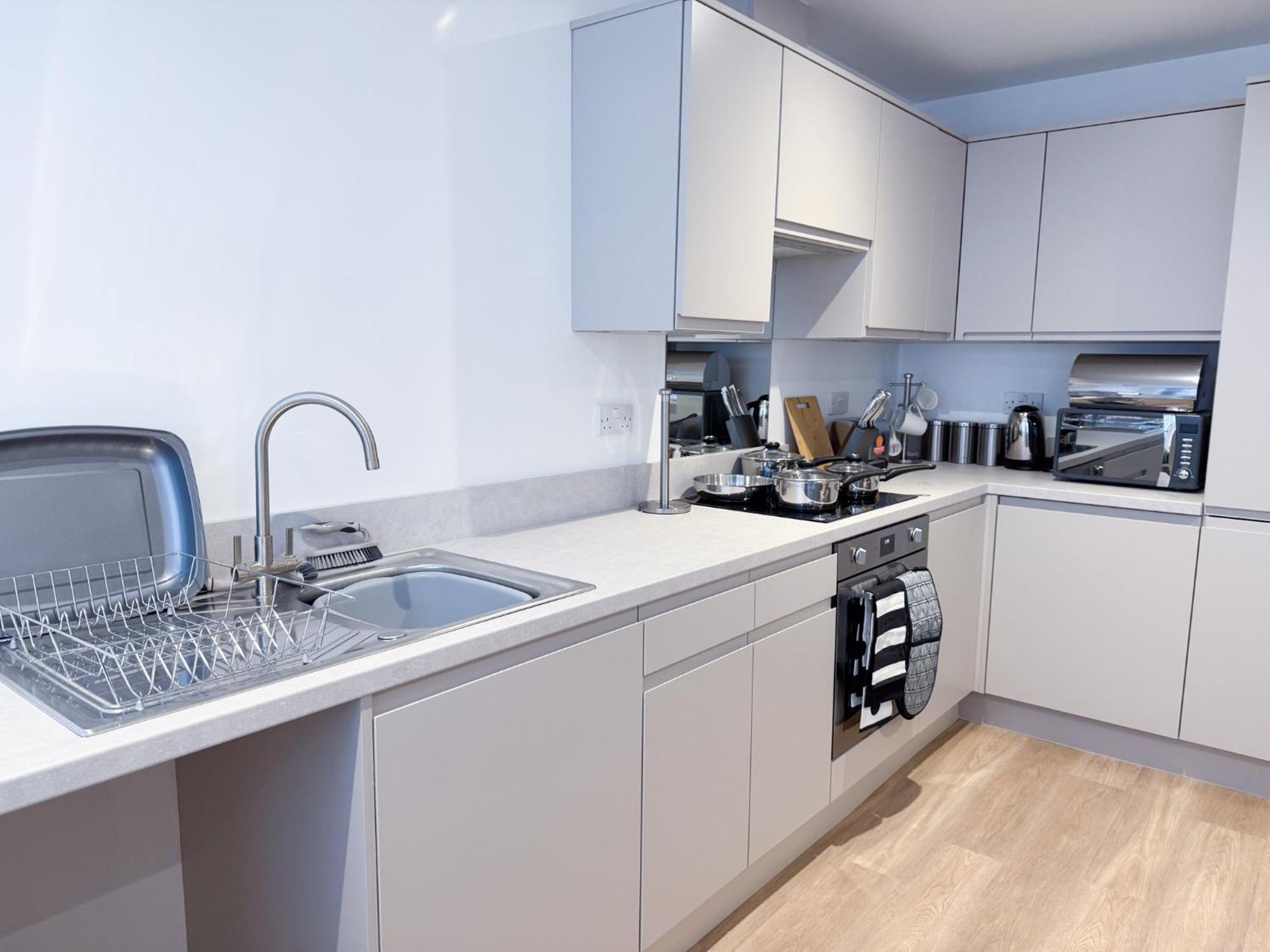Spacious Modern 1 Bed Apartments In St Neots - Perfect For Contractors & Professionals - Free Parking - Wifi - Fully Equipped Kitchen - Smart Tv Ideal For Work Stays And Long Projects Экстерьер фото