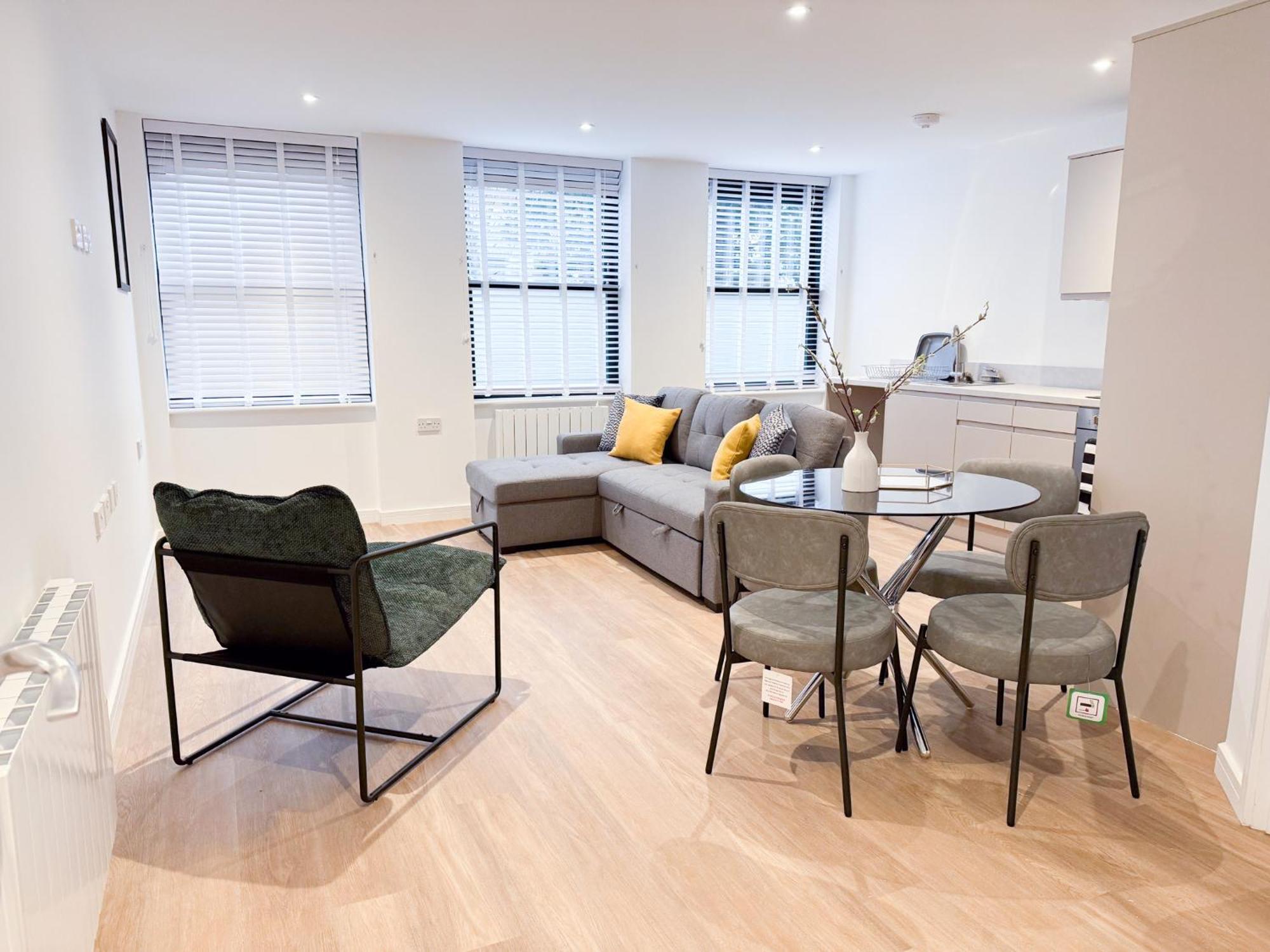 Spacious Modern 1 Bed Apartments In St Neots - Perfect For Contractors & Professionals - Free Parking - Wifi - Fully Equipped Kitchen - Smart Tv Ideal For Work Stays And Long Projects Экстерьер фото