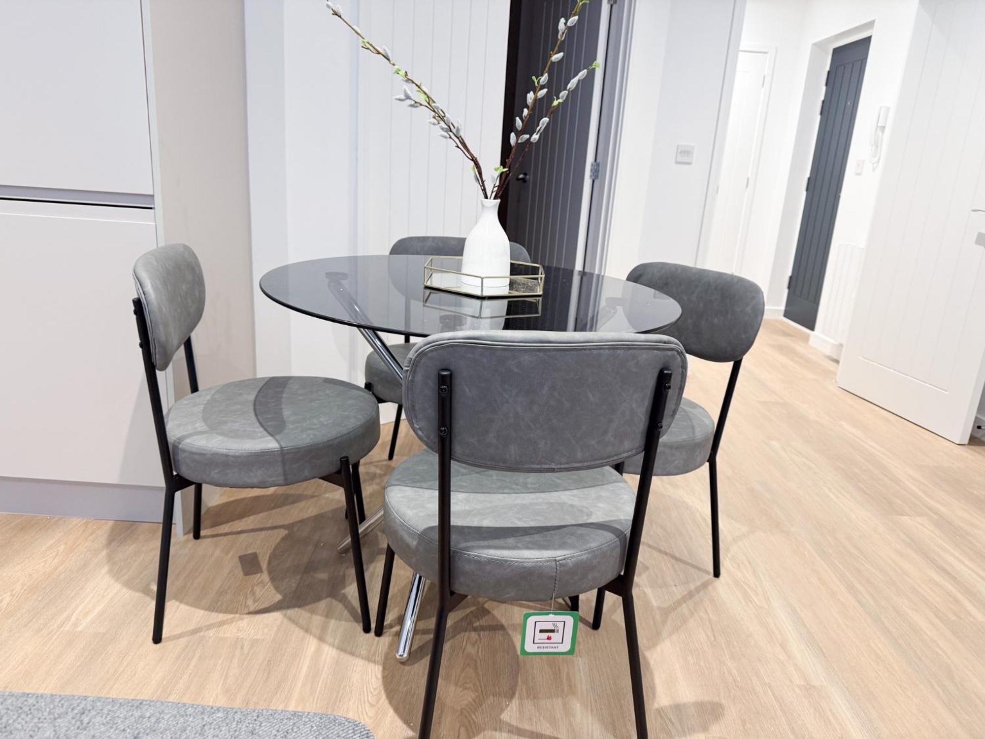 Spacious Modern 1 Bed Apartments In St Neots - Perfect For Contractors & Professionals - Free Parking - Wifi - Fully Equipped Kitchen - Smart Tv Ideal For Work Stays And Long Projects Экстерьер фото