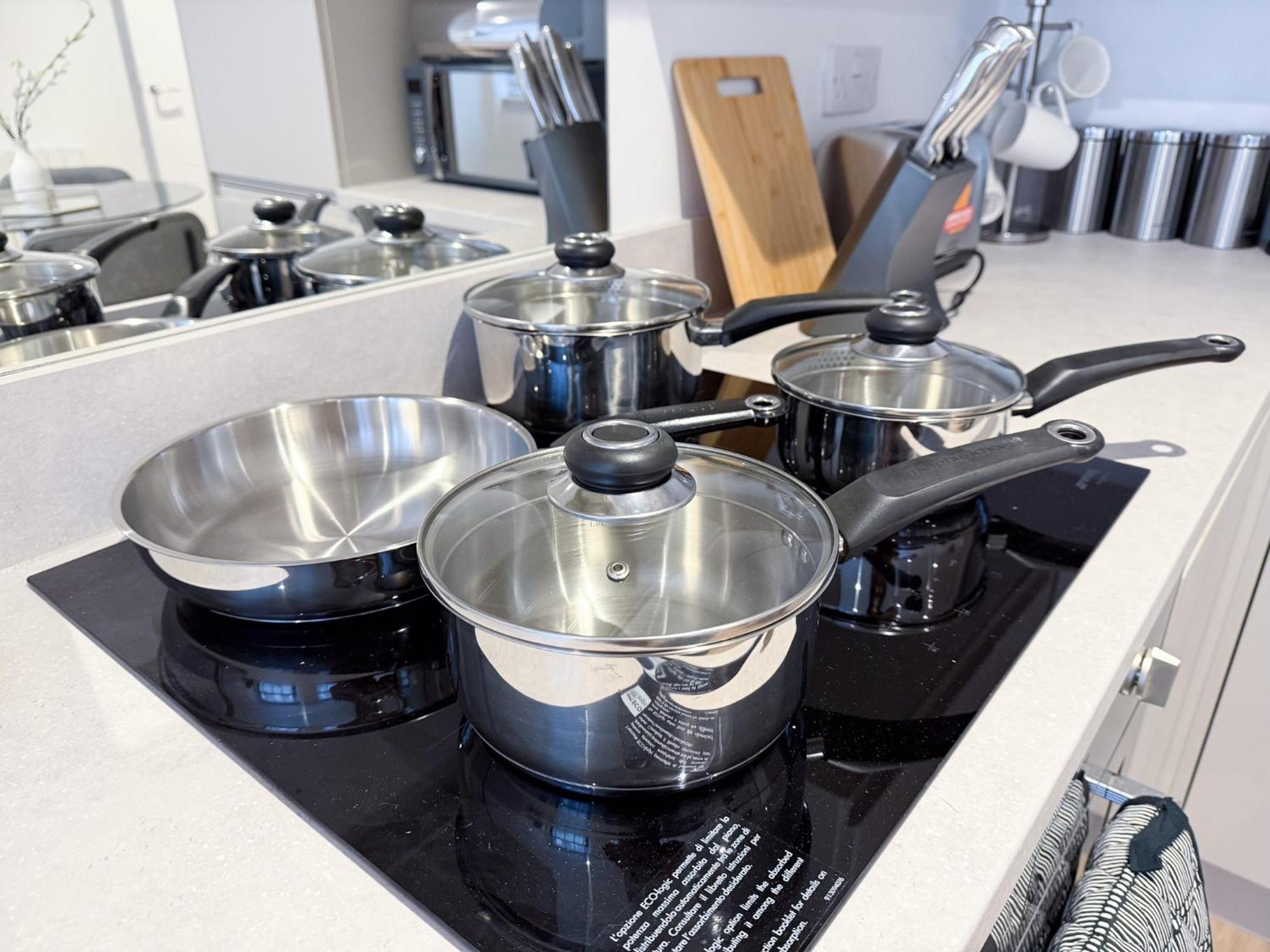 Spacious Modern 1 Bed Apartments In St Neots - Perfect For Contractors & Professionals - Free Parking - Wifi - Fully Equipped Kitchen - Smart Tv Ideal For Work Stays And Long Projects Экстерьер фото