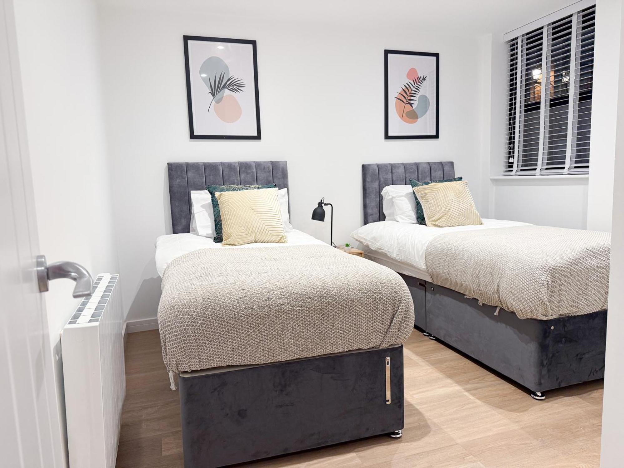 Spacious Modern 1 Bed Apartments In St Neots - Perfect For Contractors & Professionals - Free Parking - Wifi - Fully Equipped Kitchen - Smart Tv Ideal For Work Stays And Long Projects Экстерьер фото