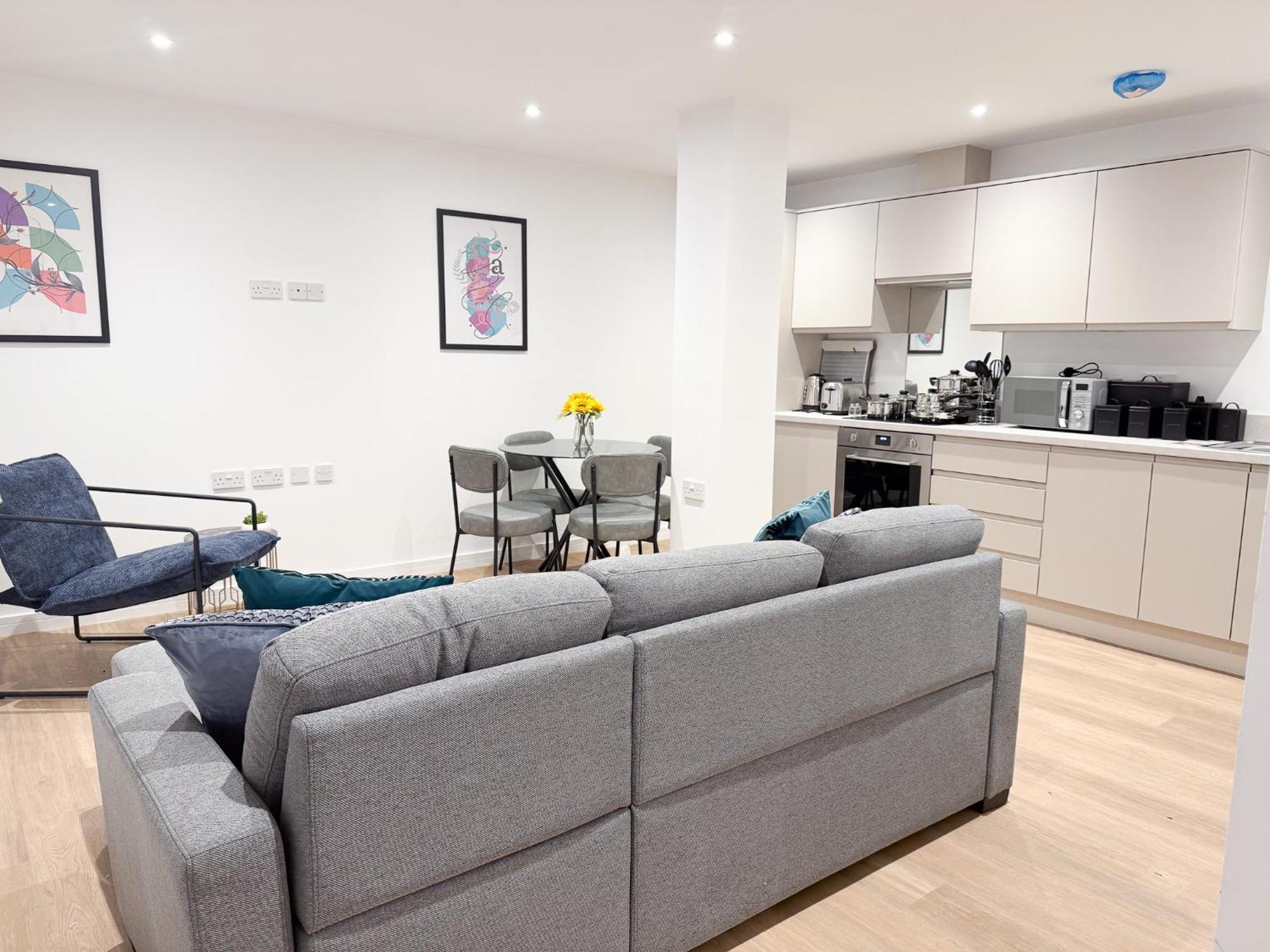 Spacious Modern 1 Bed Apartments In St Neots - Perfect For Contractors & Professionals - Free Parking - Wifi - Fully Equipped Kitchen - Smart Tv Ideal For Work Stays And Long Projects Экстерьер фото