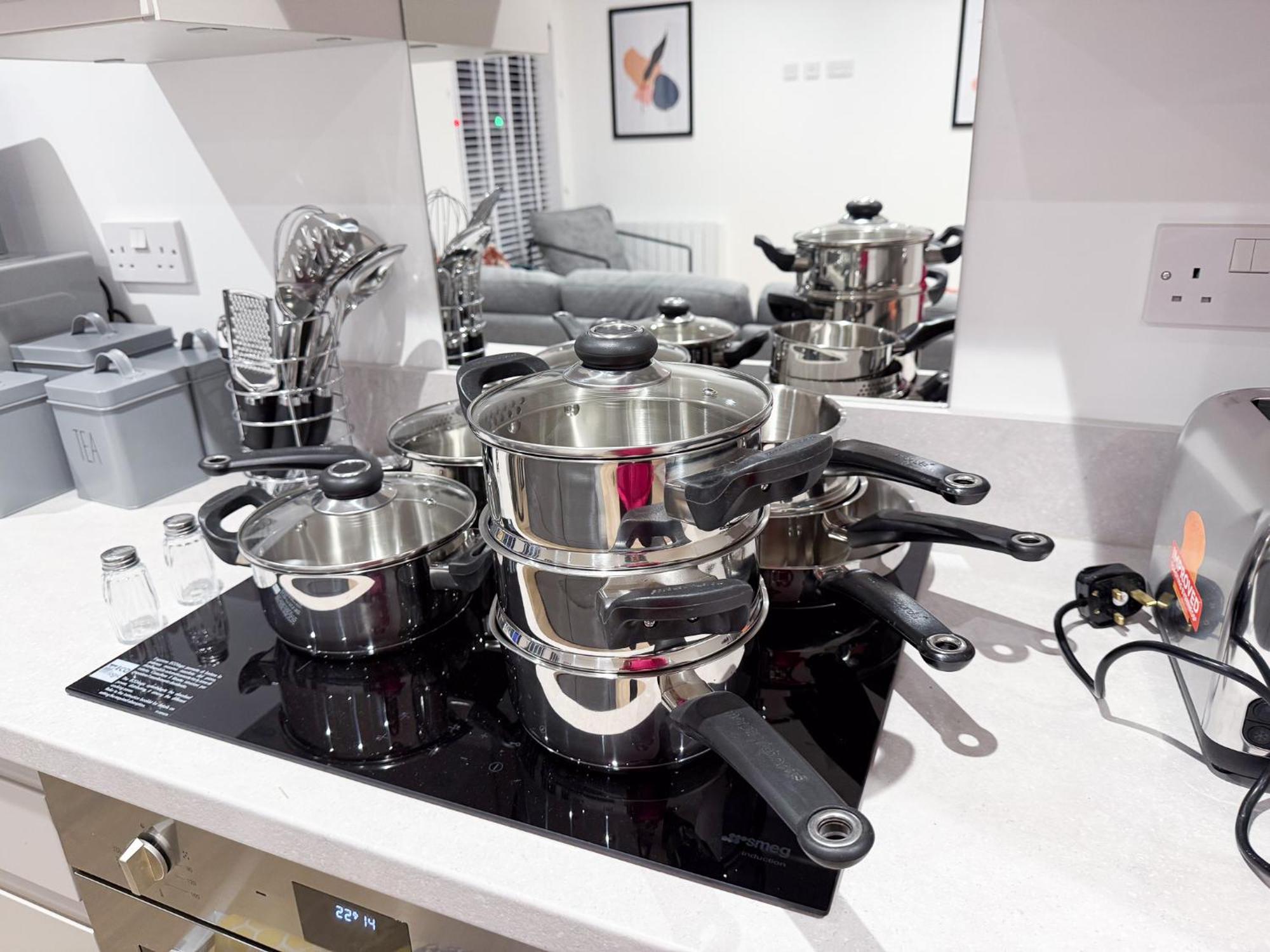 Spacious Modern 1 Bed Apartments In St Neots - Perfect For Contractors & Professionals - Free Parking - Wifi - Fully Equipped Kitchen - Smart Tv Ideal For Work Stays And Long Projects Экстерьер фото