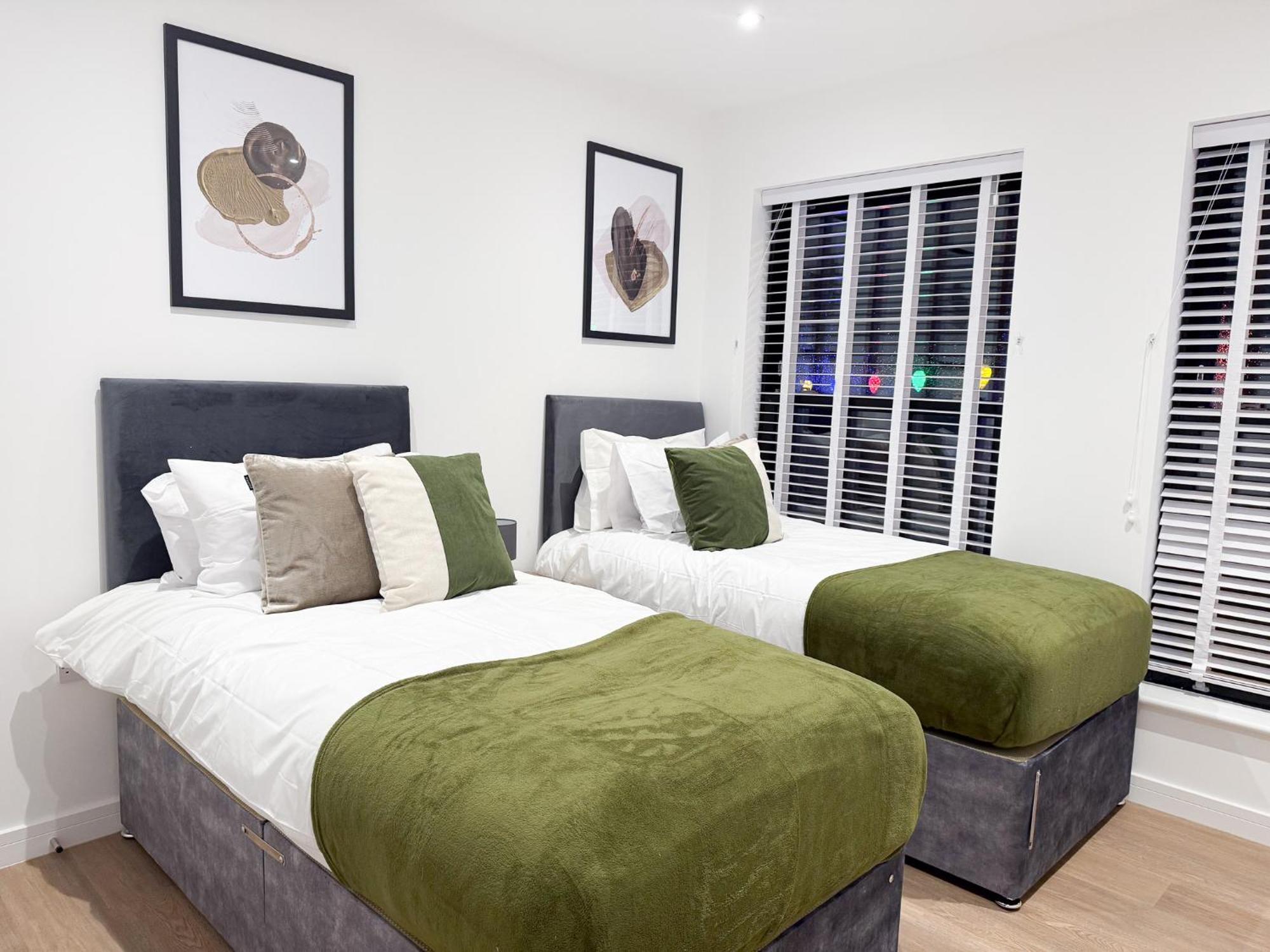 Spacious Modern 1 Bed Apartments In St Neots - Perfect For Contractors & Professionals - Free Parking - Wifi - Fully Equipped Kitchen - Smart Tv Ideal For Work Stays And Long Projects Экстерьер фото