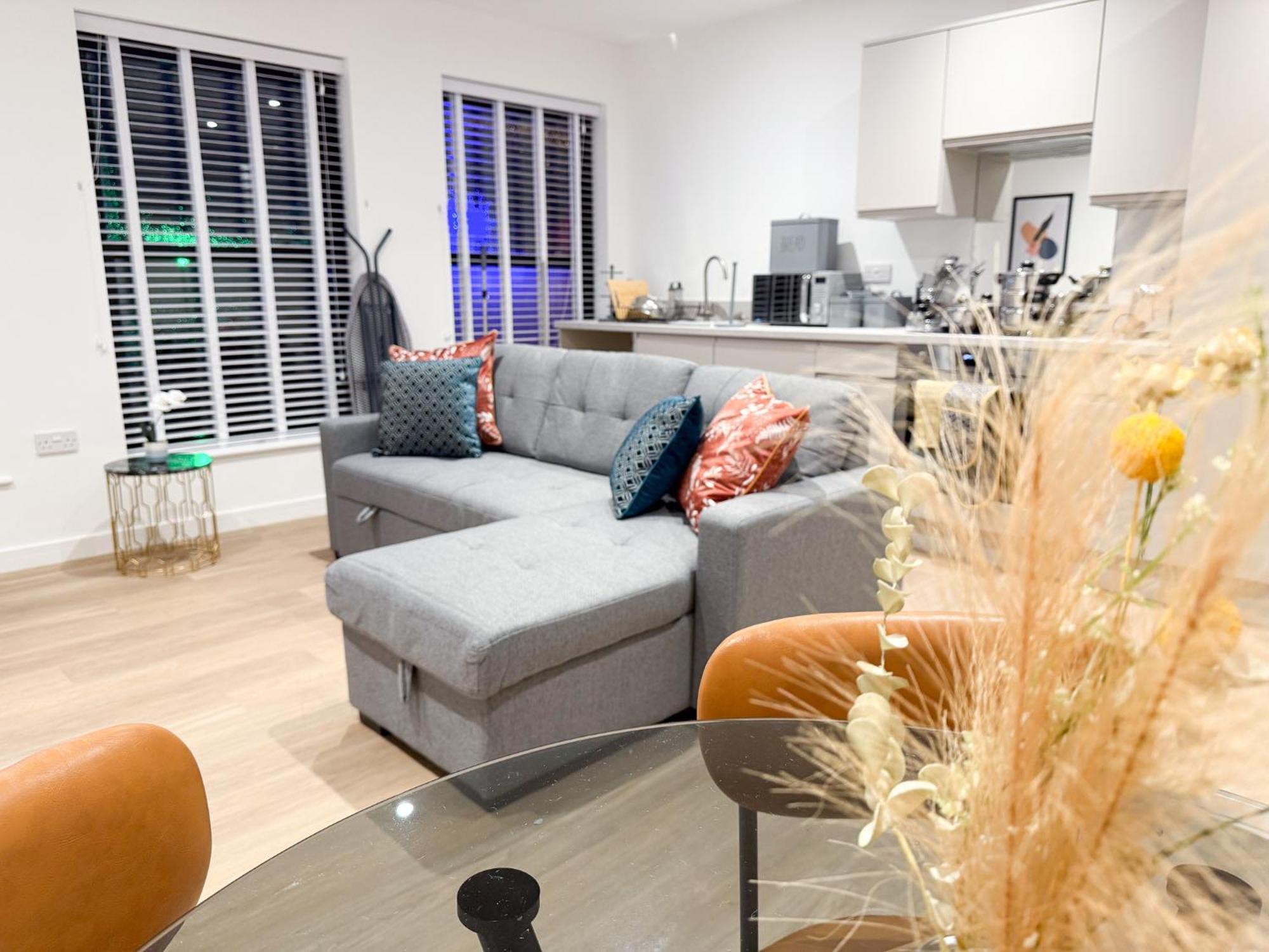 Spacious Modern 1 Bed Apartments In St Neots - Perfect For Contractors & Professionals - Free Parking - Wifi - Fully Equipped Kitchen - Smart Tv Ideal For Work Stays And Long Projects Экстерьер фото
