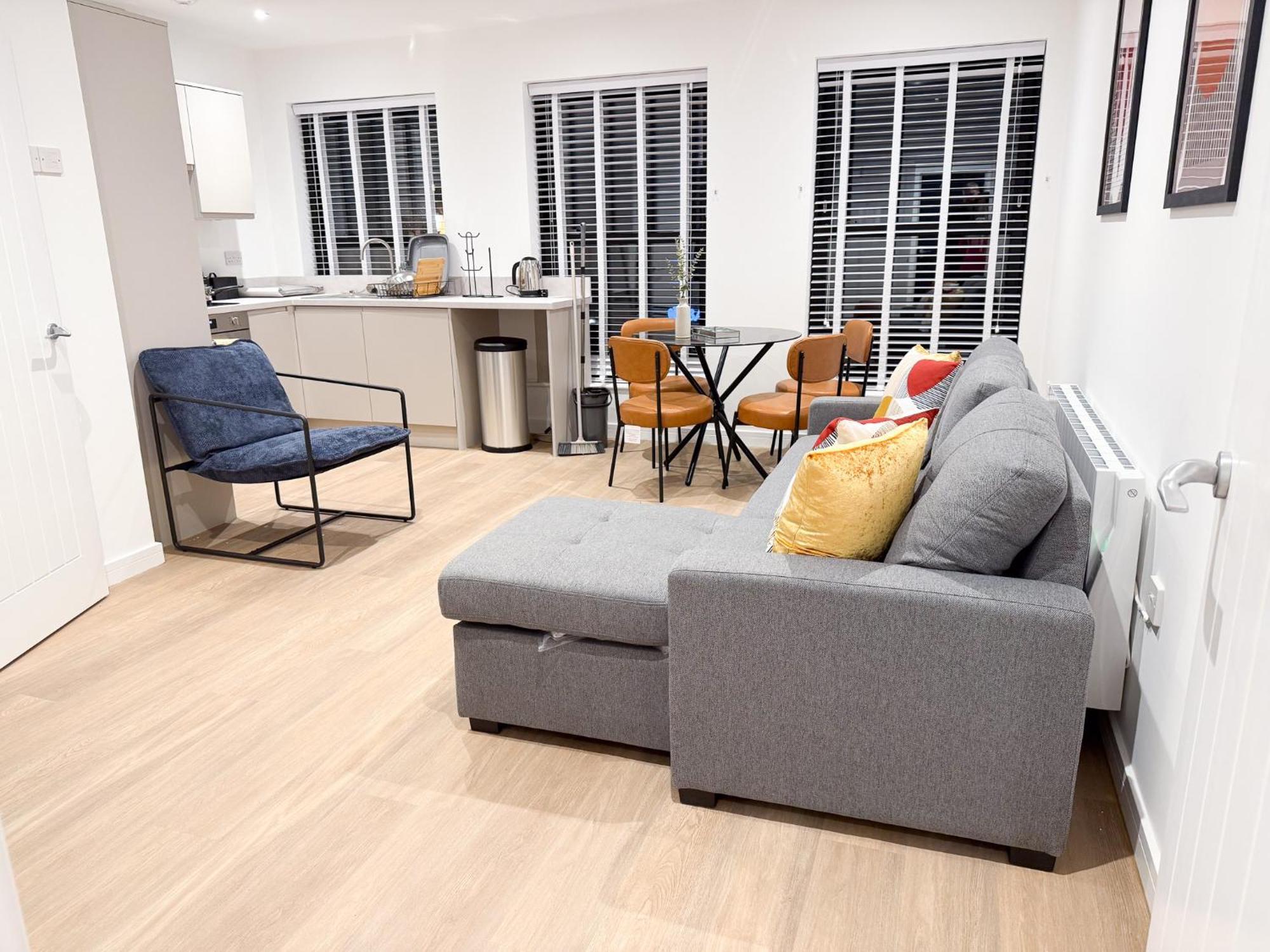 Spacious Modern 1 Bed Apartments In St Neots - Perfect For Contractors & Professionals - Free Parking - Wifi - Fully Equipped Kitchen - Smart Tv Ideal For Work Stays And Long Projects Экстерьер фото