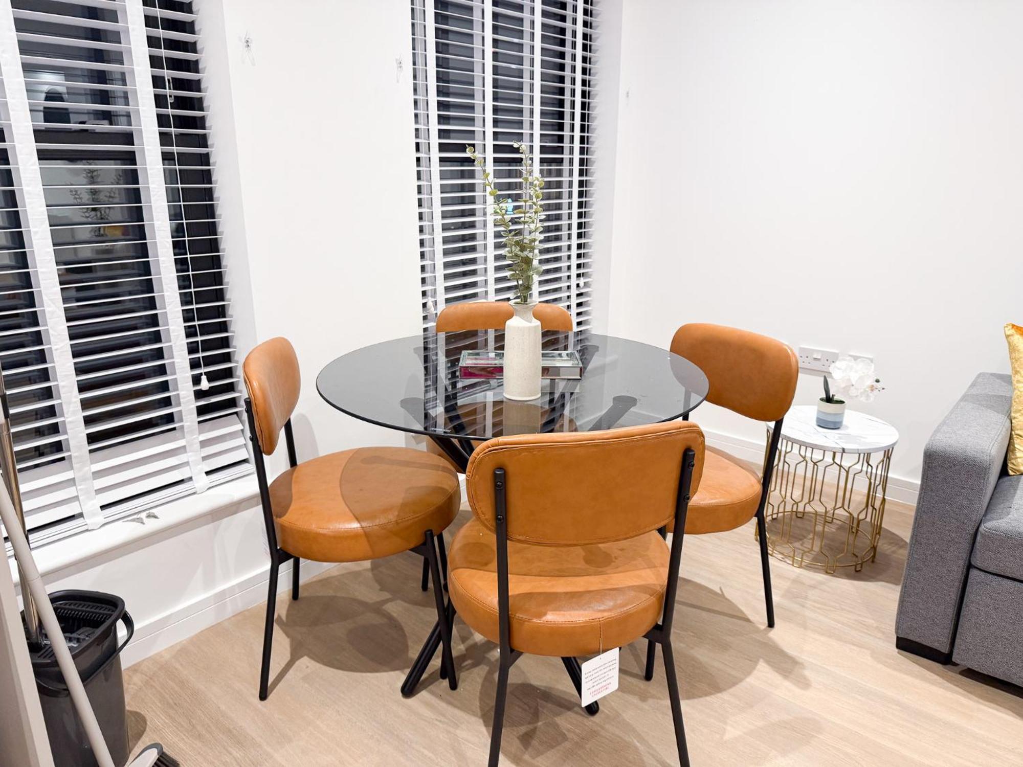 Spacious Modern 1 Bed Apartments In St Neots - Perfect For Contractors & Professionals - Free Parking - Wifi - Fully Equipped Kitchen - Smart Tv Ideal For Work Stays And Long Projects Экстерьер фото