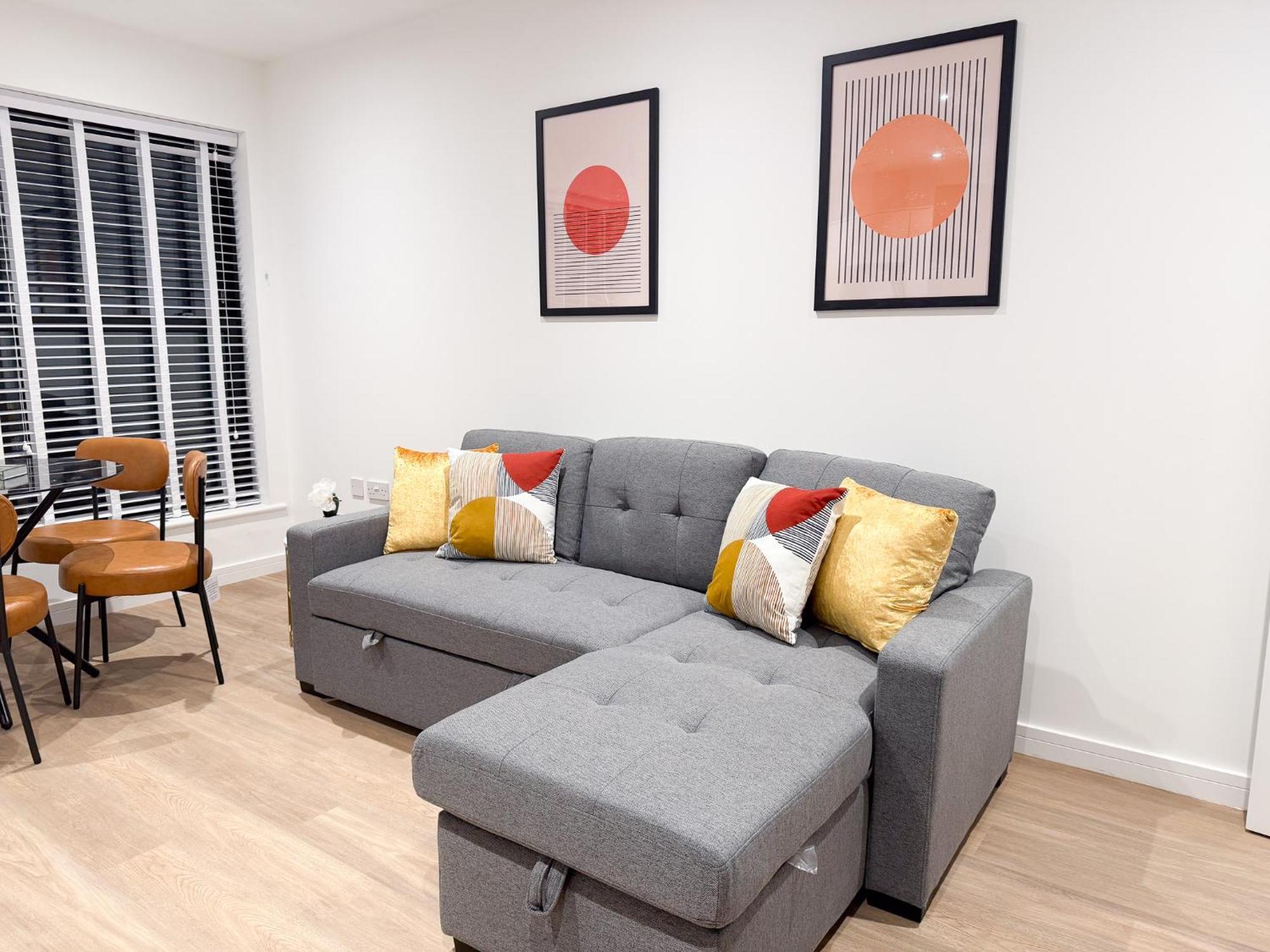 Spacious Modern 1 Bed Apartments In St Neots - Perfect For Contractors & Professionals - Free Parking - Wifi - Fully Equipped Kitchen - Smart Tv Ideal For Work Stays And Long Projects Экстерьер фото