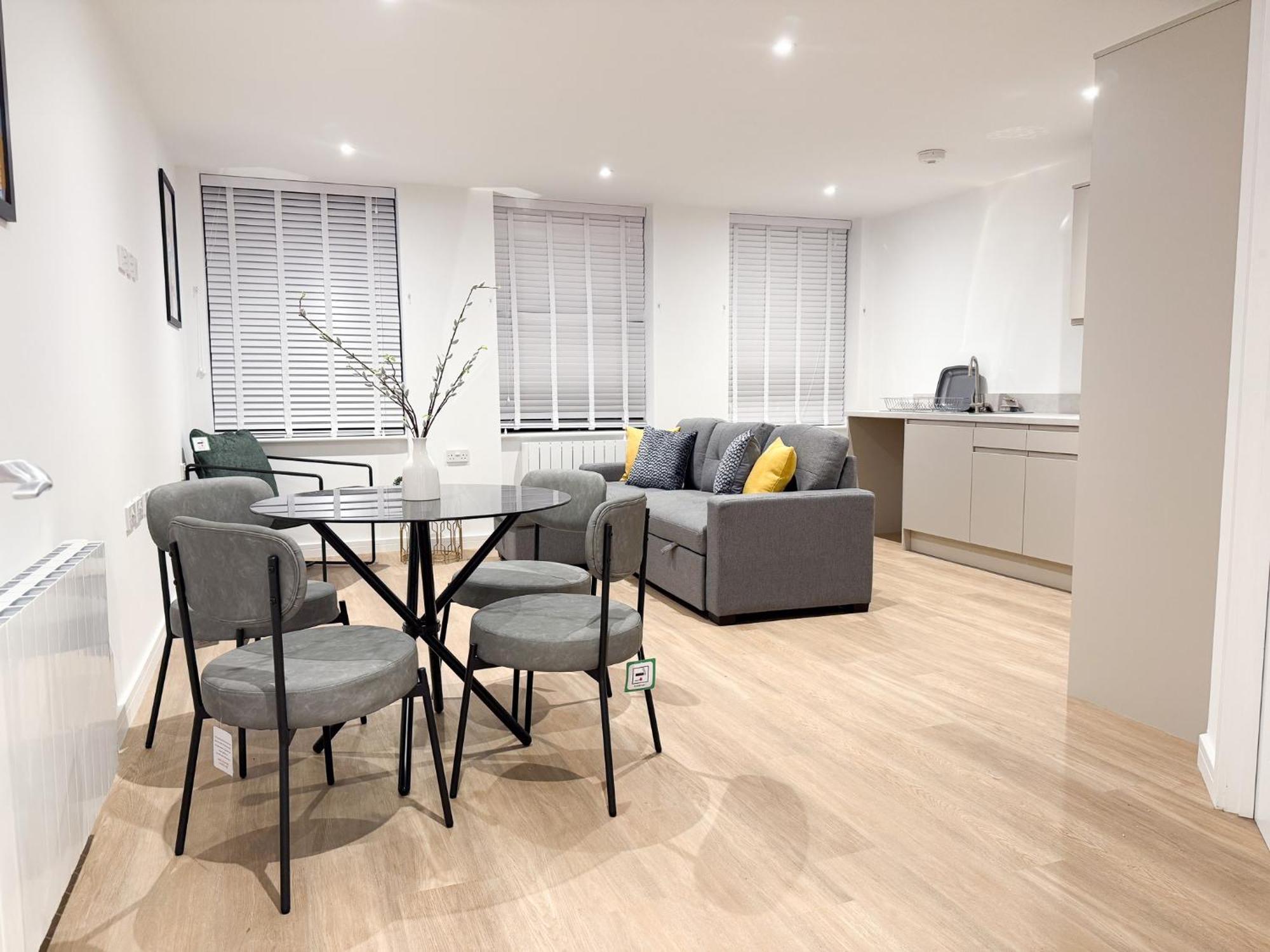 Spacious Modern 1 Bed Apartments In St Neots - Perfect For Contractors & Professionals - Free Parking - Wifi - Fully Equipped Kitchen - Smart Tv Ideal For Work Stays And Long Projects Экстерьер фото