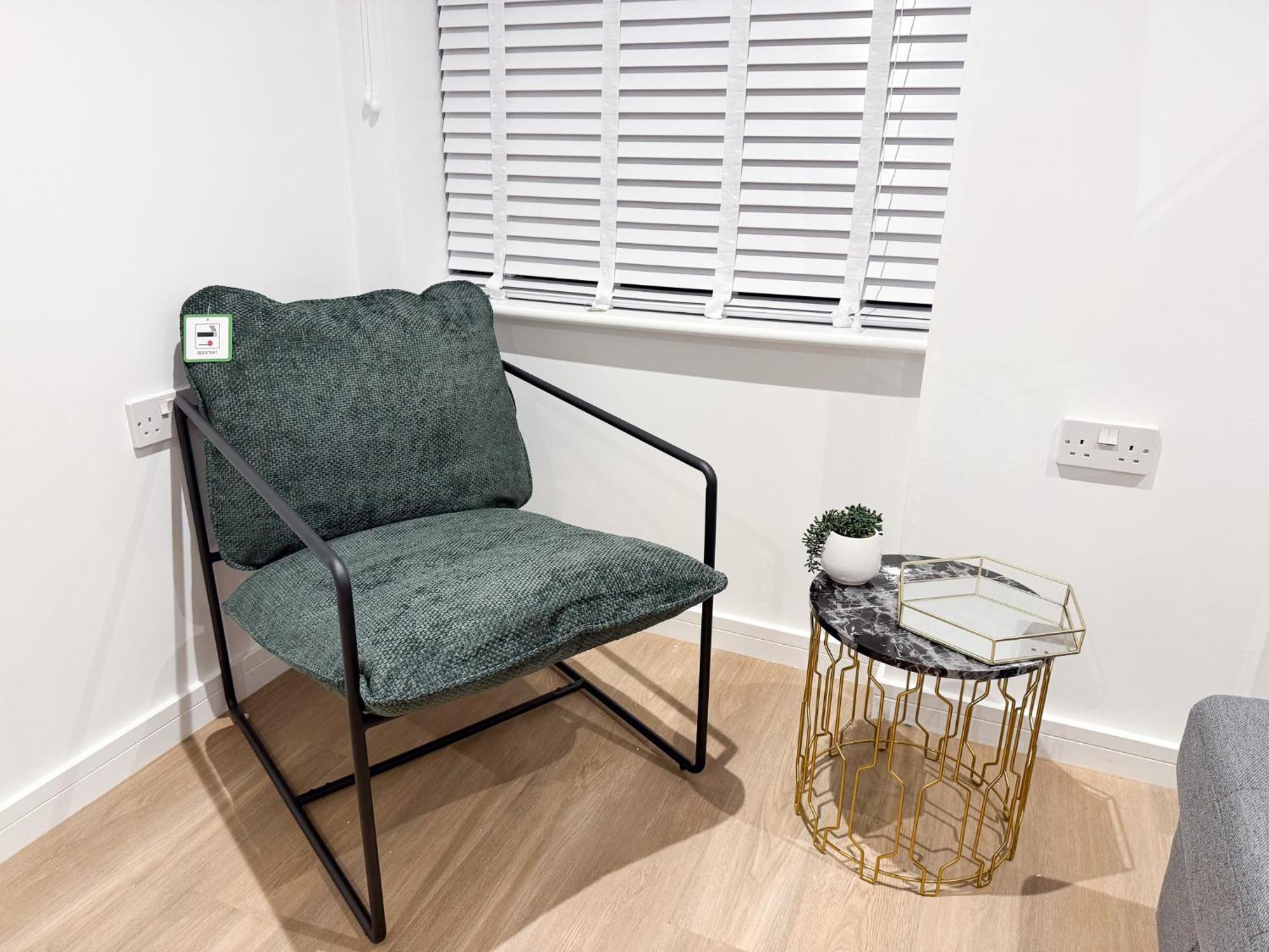 Spacious Modern 1 Bed Apartments In St Neots - Perfect For Contractors & Professionals - Free Parking - Wifi - Fully Equipped Kitchen - Smart Tv Ideal For Work Stays And Long Projects Экстерьер фото