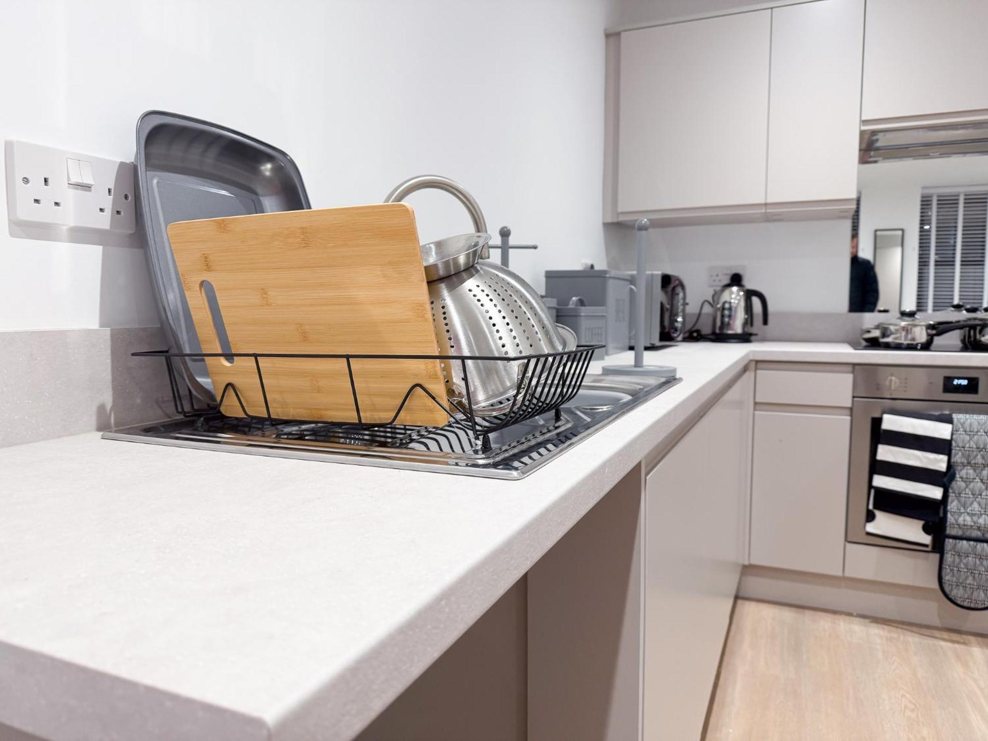 Spacious Modern 1 Bed Apartments In St Neots - Perfect For Contractors & Professionals - Free Parking - Wifi - Fully Equipped Kitchen - Smart Tv Ideal For Work Stays And Long Projects Экстерьер фото