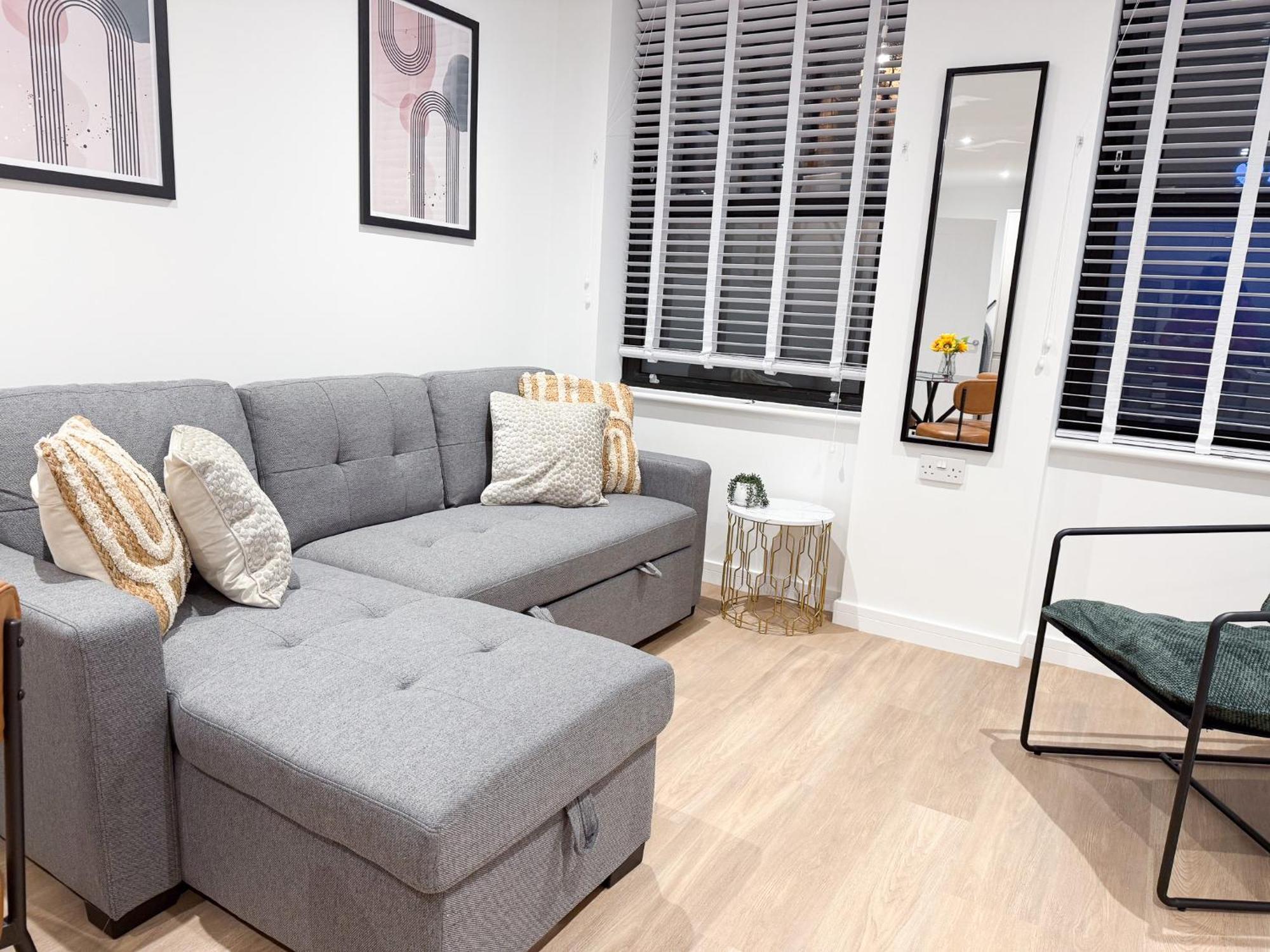 Spacious Modern 1 Bed Apartments In St Neots - Perfect For Contractors & Professionals - Free Parking - Wifi - Fully Equipped Kitchen - Smart Tv Ideal For Work Stays And Long Projects Экстерьер фото