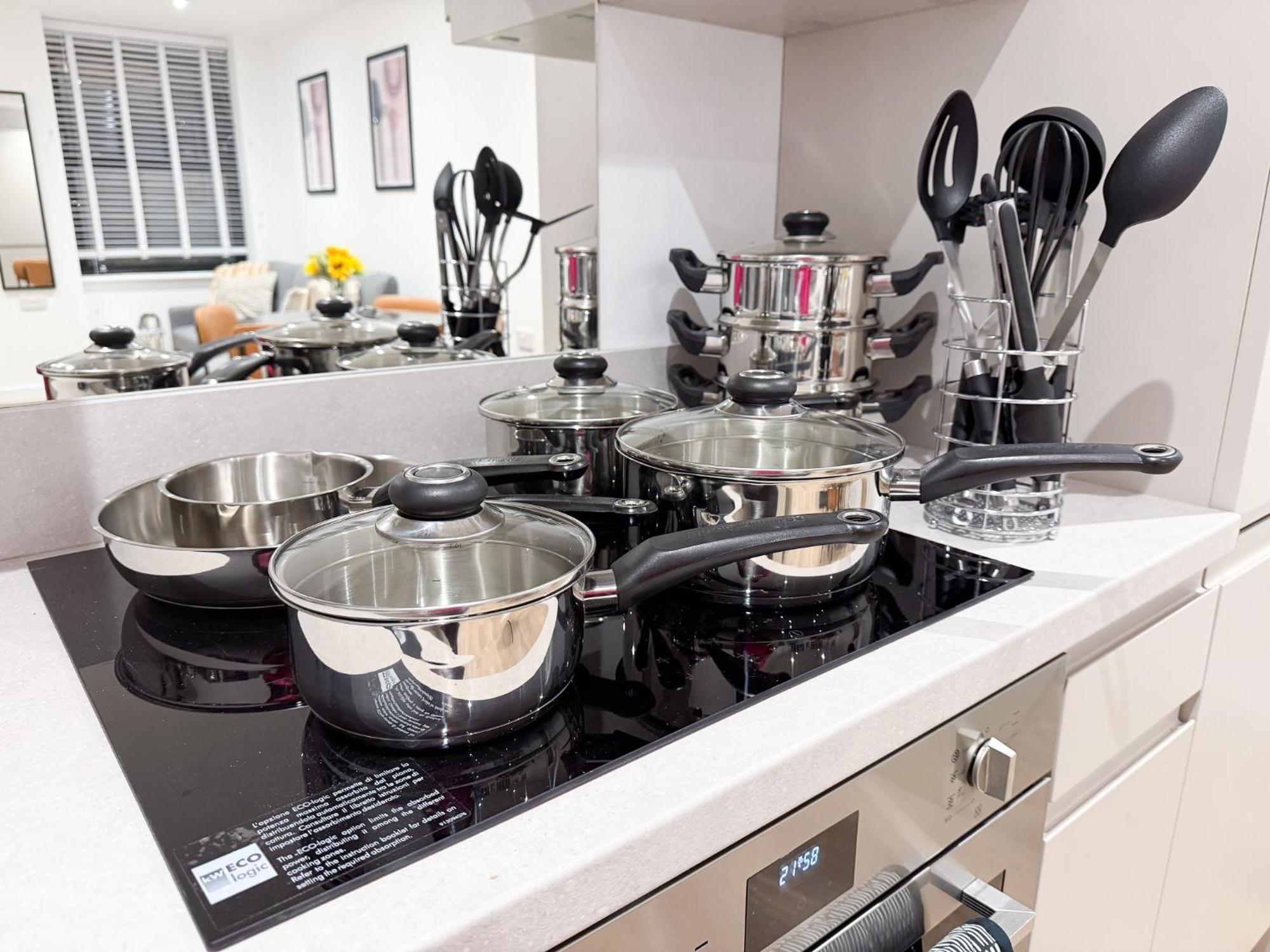 Spacious Modern 1 Bed Apartments In St Neots - Perfect For Contractors & Professionals - Free Parking - Wifi - Fully Equipped Kitchen - Smart Tv Ideal For Work Stays And Long Projects Экстерьер фото