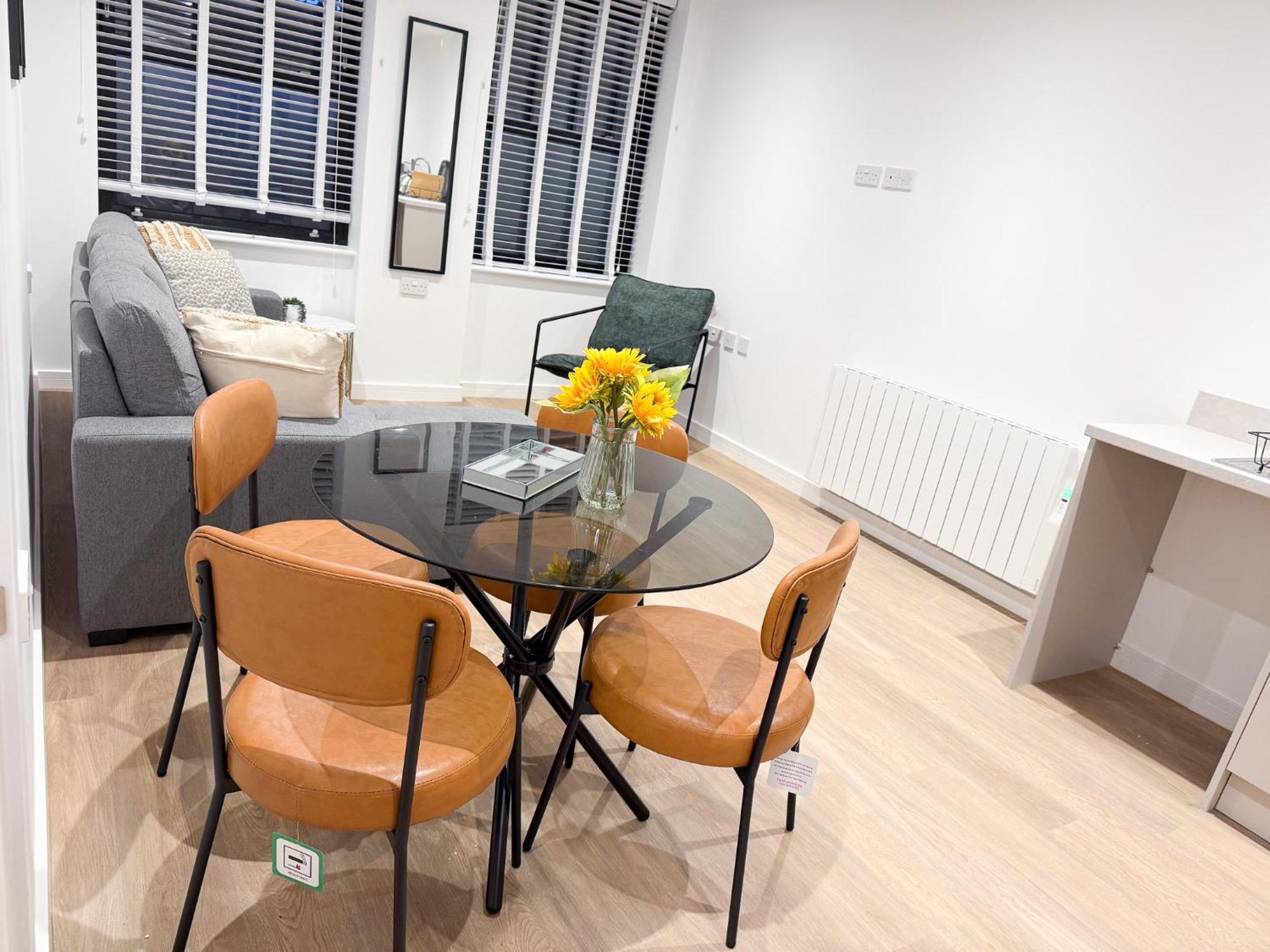 Spacious Modern 1 Bed Apartments In St Neots - Perfect For Contractors & Professionals - Free Parking - Wifi - Fully Equipped Kitchen - Smart Tv Ideal For Work Stays And Long Projects Экстерьер фото
